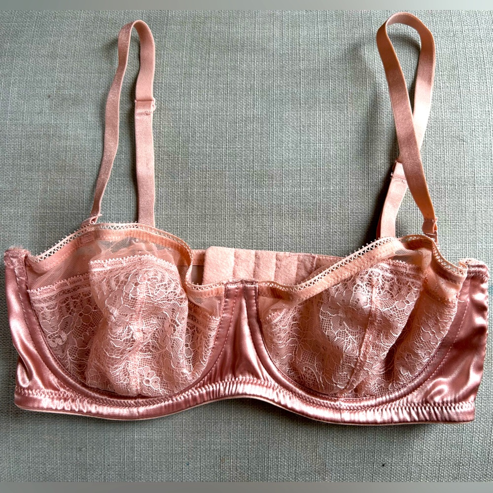 Worn once. Beautiful champaign color. Non padded. Underwire. Adjustable.